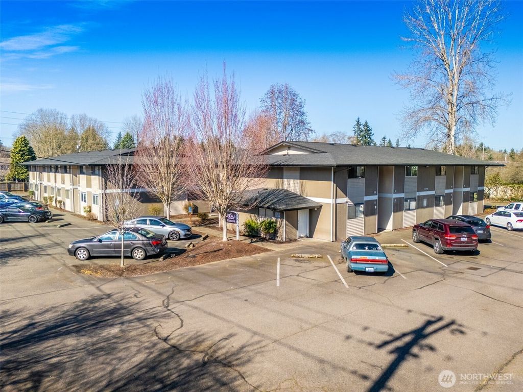 Photo of 921 12th Avenue SE, Puyallup, WA 98372 (MLS # 2496178)