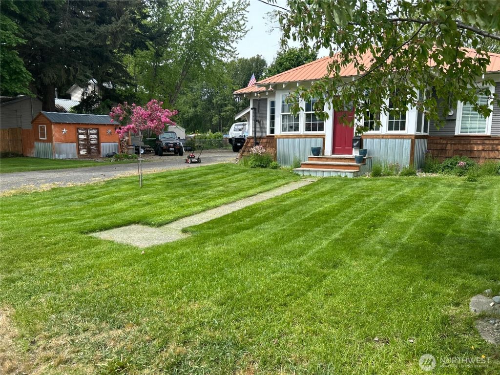 Photo of 814 Cleveland Avenue, South Cle Elum, WA 98943 (MLS # 2484289)