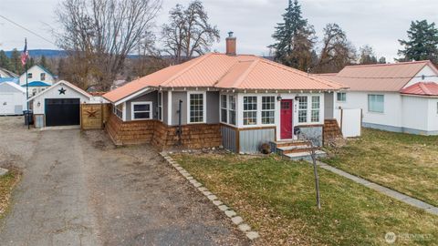 Photo of 814 Cleveland Avenue, South Cle Elum, WA 98943 (MLS # 2484289)