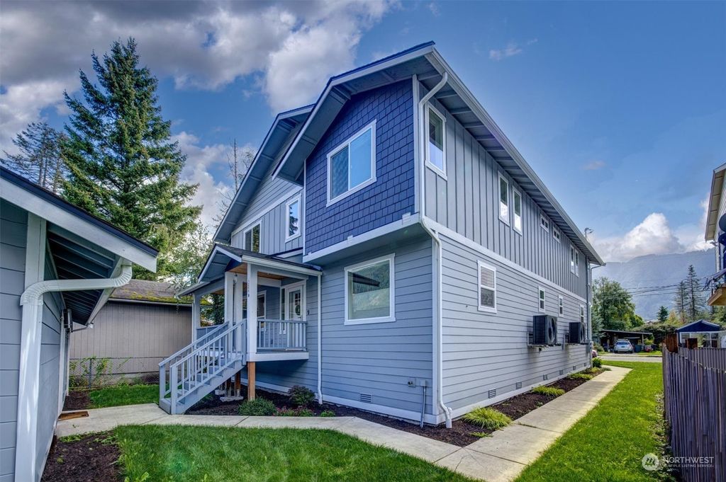 Photo of 324 E 2nd Street #B, North Bend, WA 98045 (MLS # 2294486)