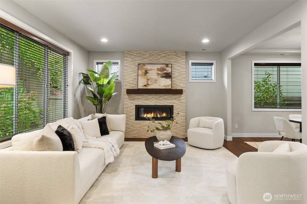 Photo of 13530 NE 128th Place, Kirkland, WA 98034 (MLS # 2583521)