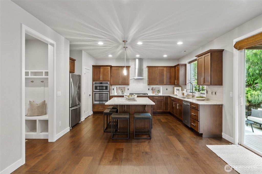 Photo of 13530 NE 128th Place, Kirkland, WA 98034 (MLS # 2583521)