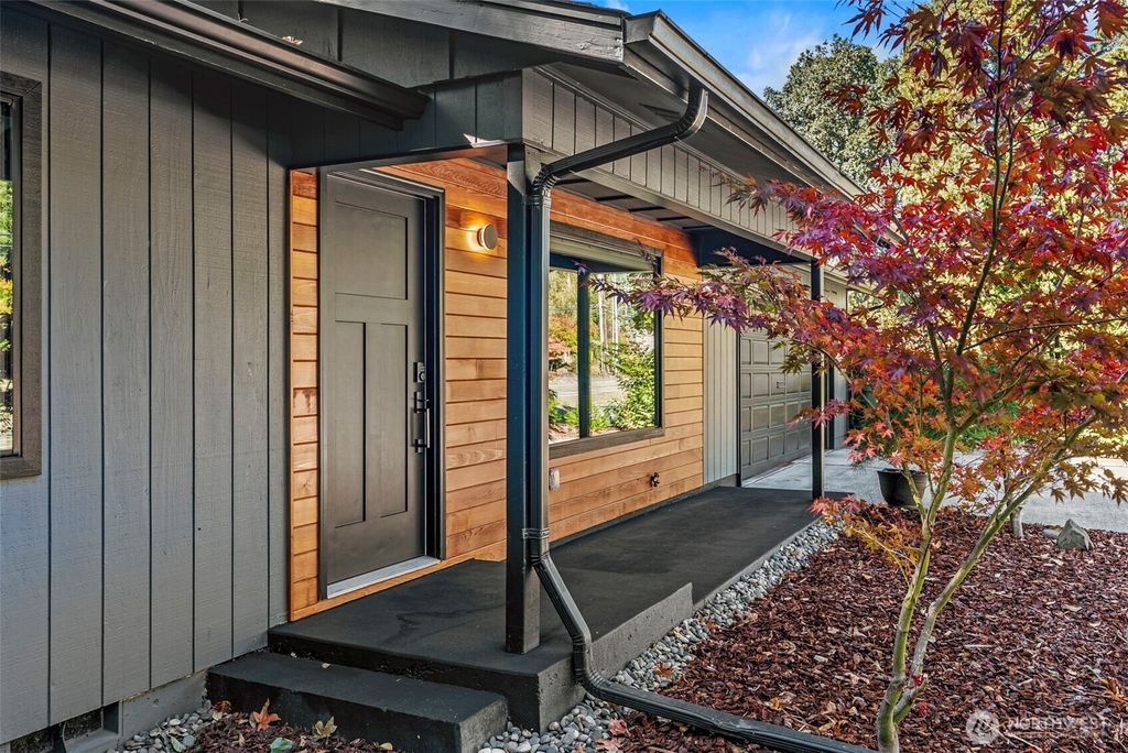 Photo of 3167 Pacific Way, Longview, WA 98632 (MLS # 2443243)