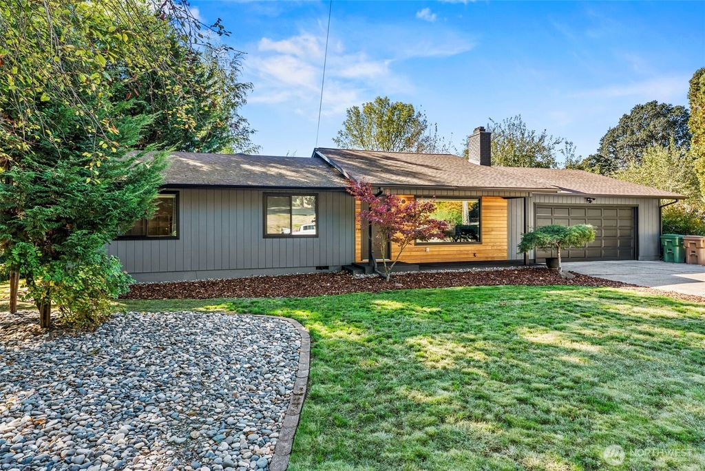 Photo of 3167 Pacific Way, Longview, WA 98632 (MLS # 2443243)