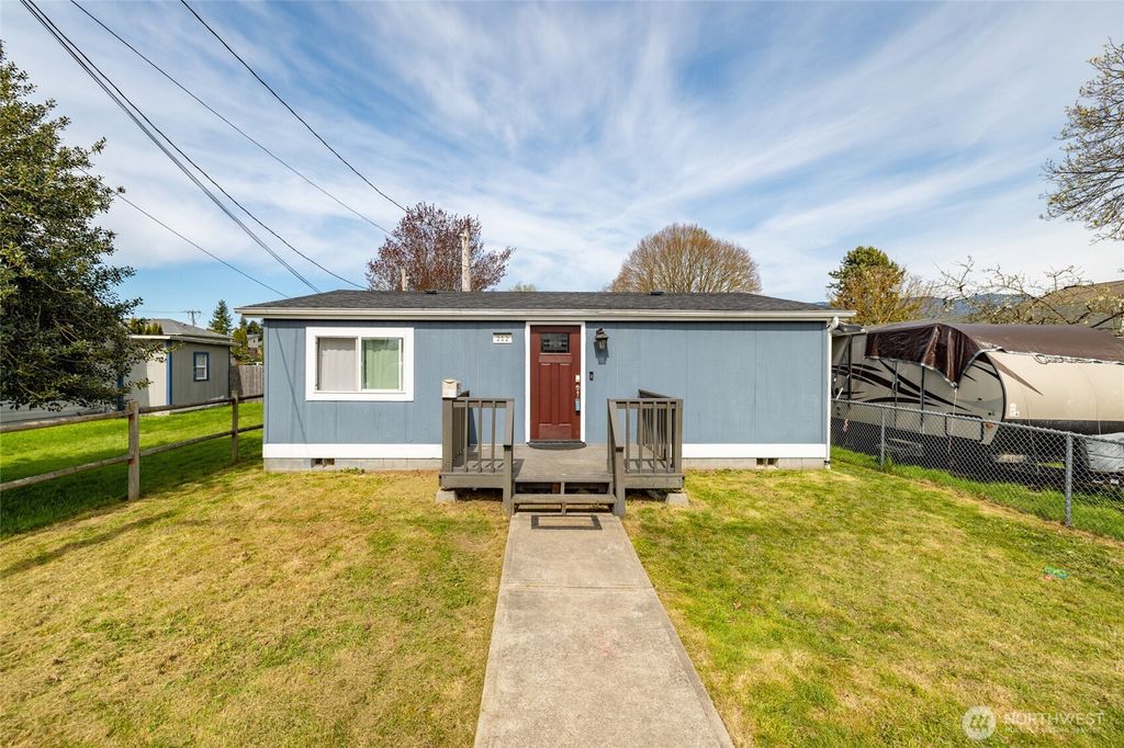Photo of 212 Gibson Street, Sedro Woolley, WA 98284 (MLS # 2504342)