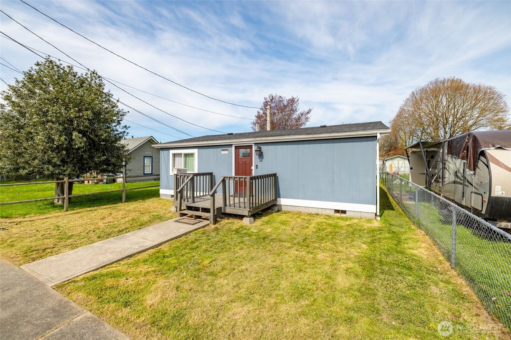Photo of 212 Gibson Street, Sedro Woolley, WA 98284 (MLS # 2504342)
