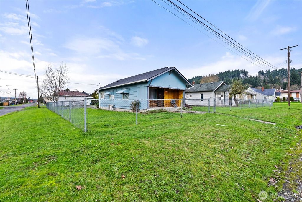 Photo of 90 SW 12th Street, Chehalis, WA 98532 (MLS # 2458962)