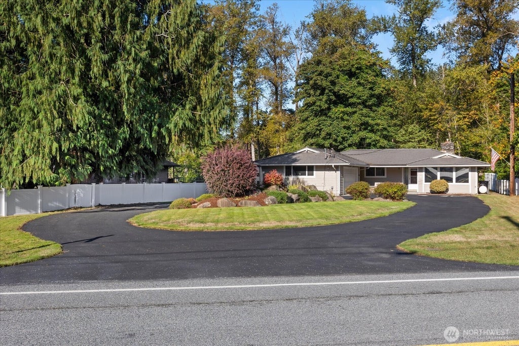 Photo of 628 Russell Road, Snohomish, WA 98290 (MLS # 2583566)