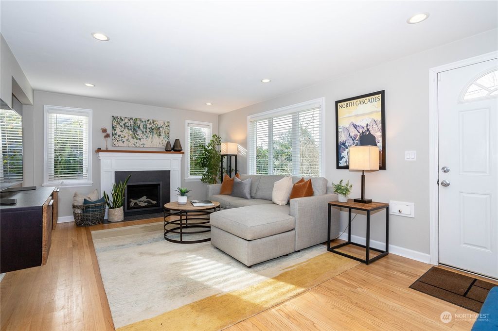 Photo of 7546 10th Avenue NW, Seattle, WA 98117 (MLS # 2193206)