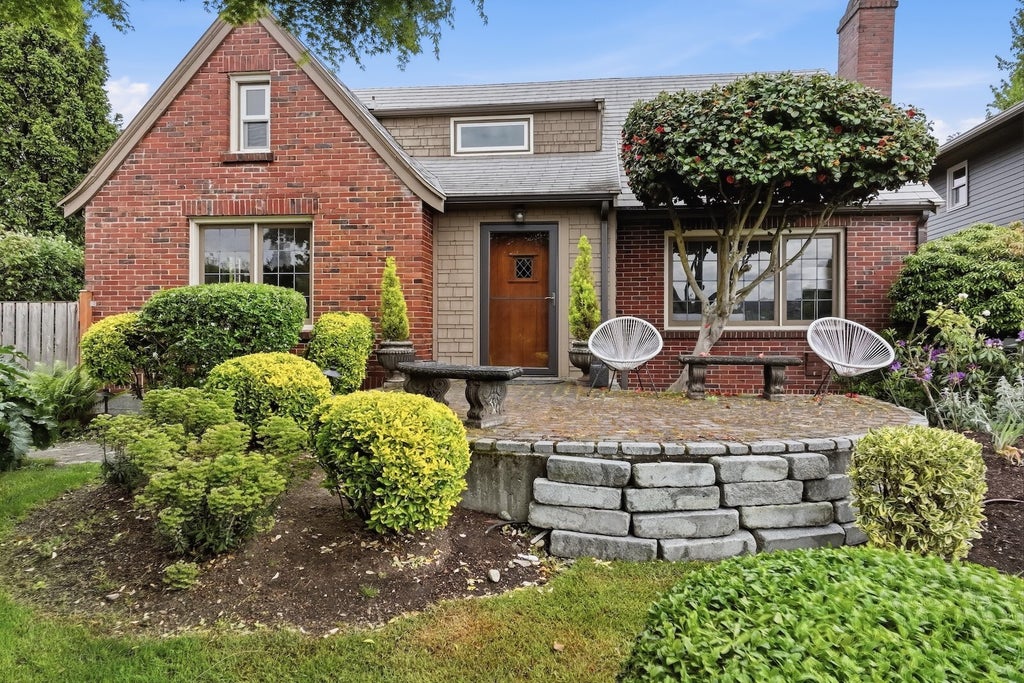 Photo of 1560 28th Avenue W, Seattle, WA 98199 (MLS # 2597747)
