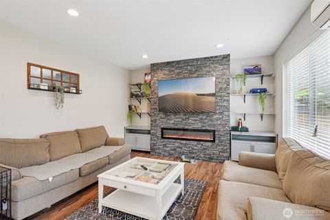 Photo of 824 99th Street S, Tacoma, WA 98444 (MLS # 2506045)