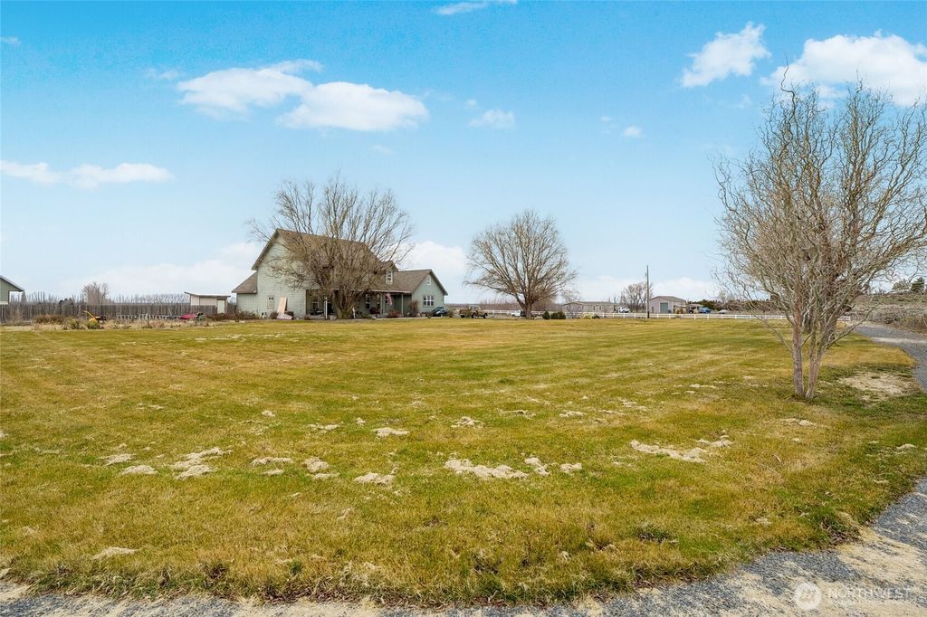 Photo of 4997 NE Road 7.5, Moses Lake, WA 98837 (MLS # 2477343)
