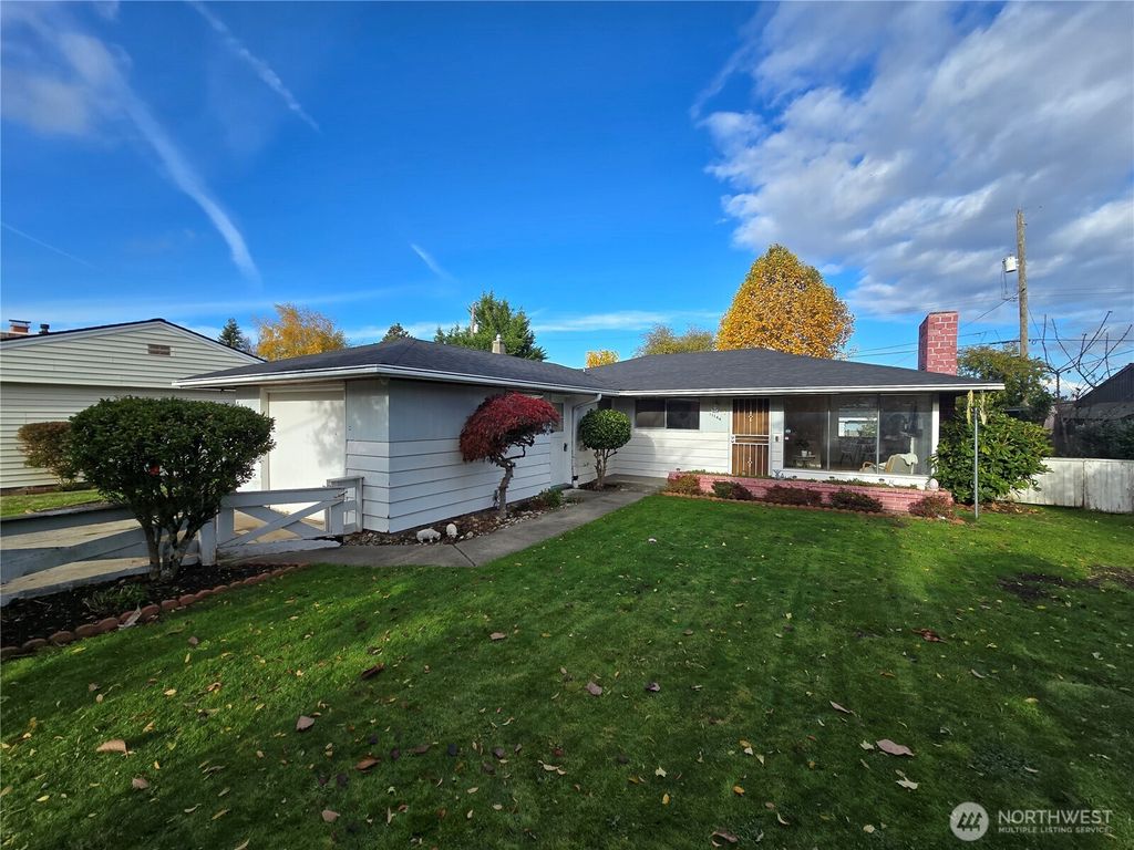 Photo of 11144 Woodward Avenue S, Seattle, WA 98178 (MLS # 2453597)