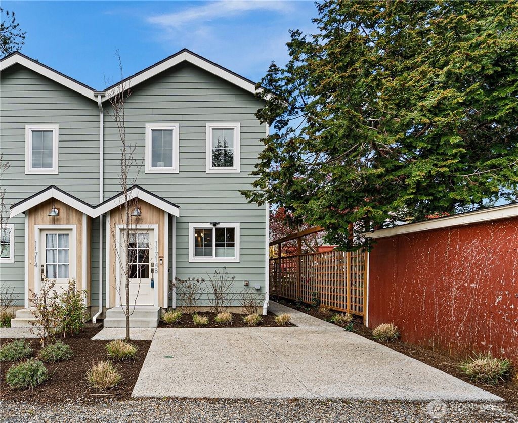 Photo of 11714 B 26th Avenue NE, Seattle, WA 98125 (MLS # 2500735)