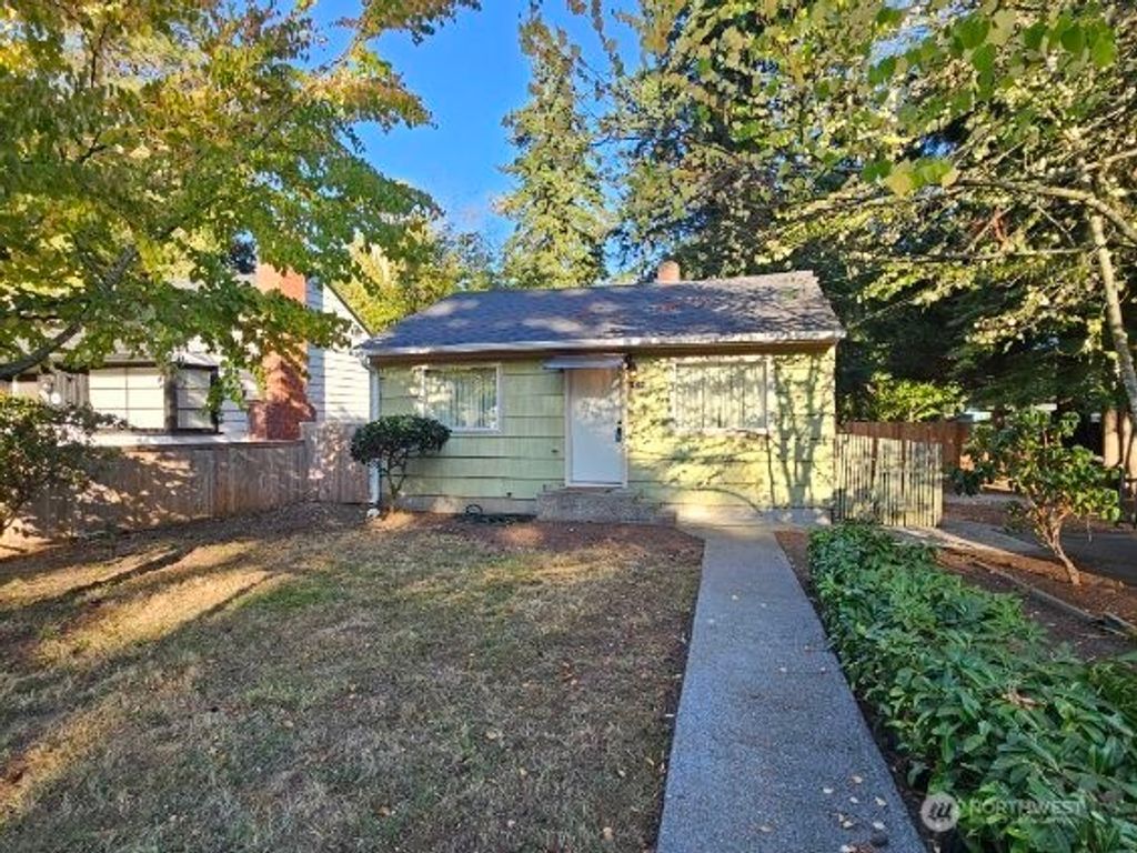 Photo of 14314 27th Avenue NE, Seattle, WA 98125 (MLS # 2434817)
