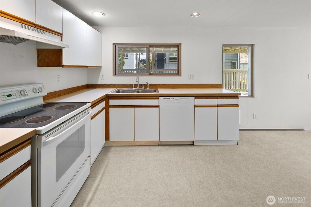 Photo of 6638 Corson Avenue S, Seattle, WA 98108 (MLS # 2430044)