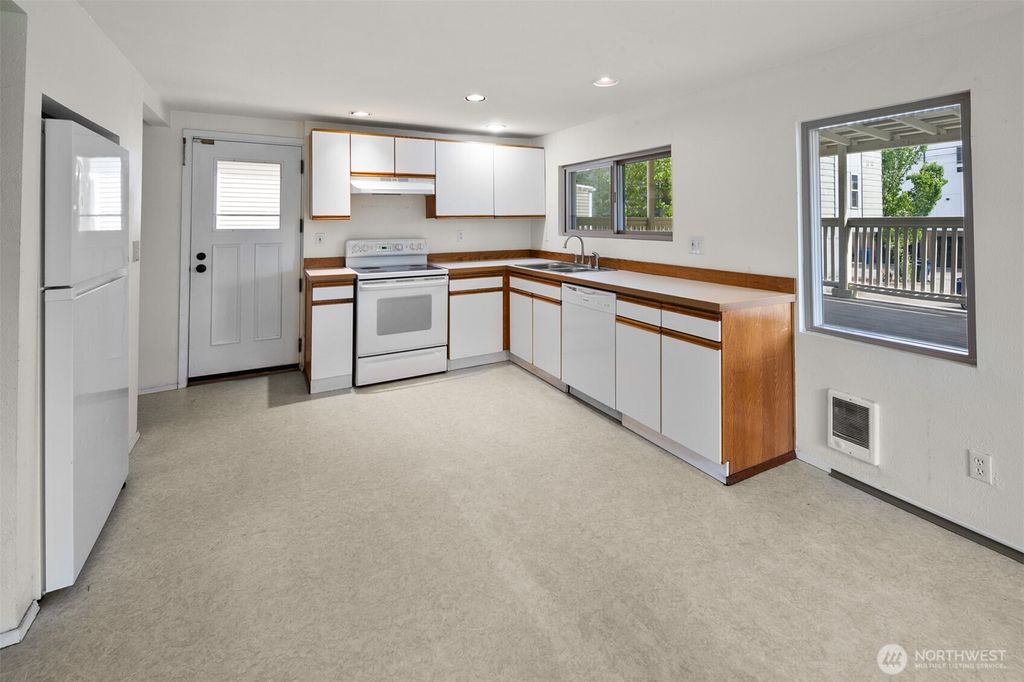 Photo of 6638 Corson Avenue S, Seattle, WA 98108 (MLS # 2430044)
