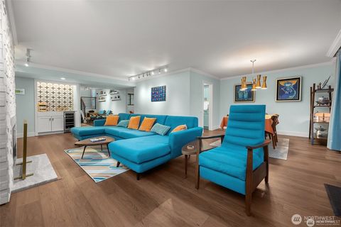 Photo of 1524 NE 140th St, Seattle, WA 98125 (MLS # 2495806)