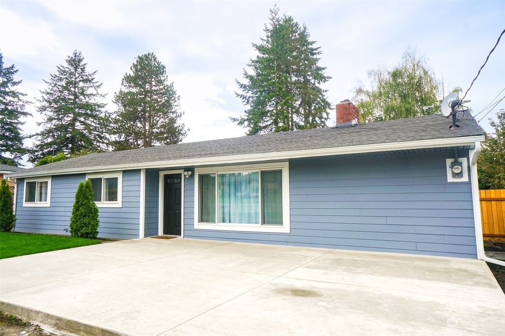 Photo of 21231 31st Avenue S, SeaTac, WA 98198 (MLS # 2162925)