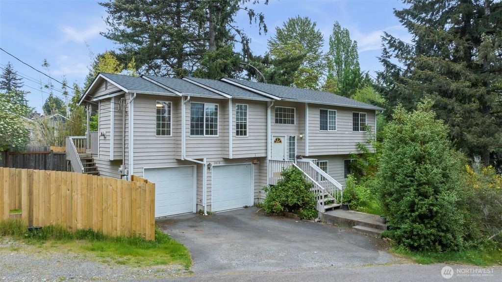 Photo of 2620 NE 136th Street, Seattle, WA 98125 (MLS # 2516684)