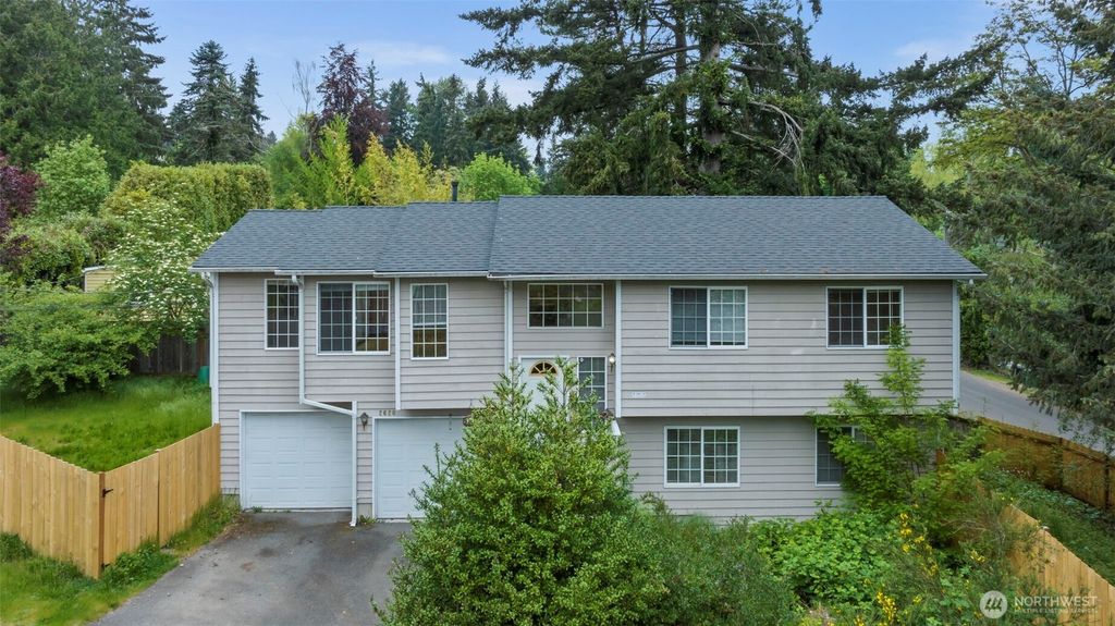 Photo of 2620 NE 136th Street, Seattle, WA 98125 (MLS # 2516684)