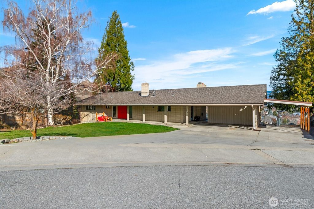 Photo of 1117 Appleland Drive, Wenatchee, WA 98801 (MLS # 2495301)