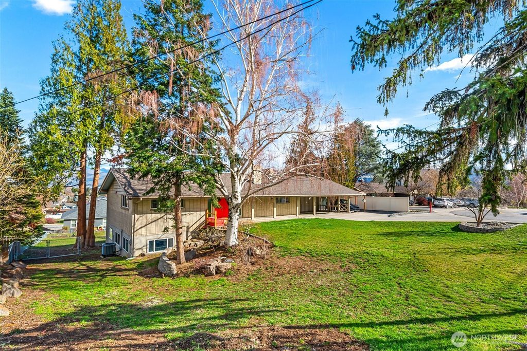 Photo of 1117 Appleland Drive, Wenatchee, WA 98801 (MLS # 2495301)