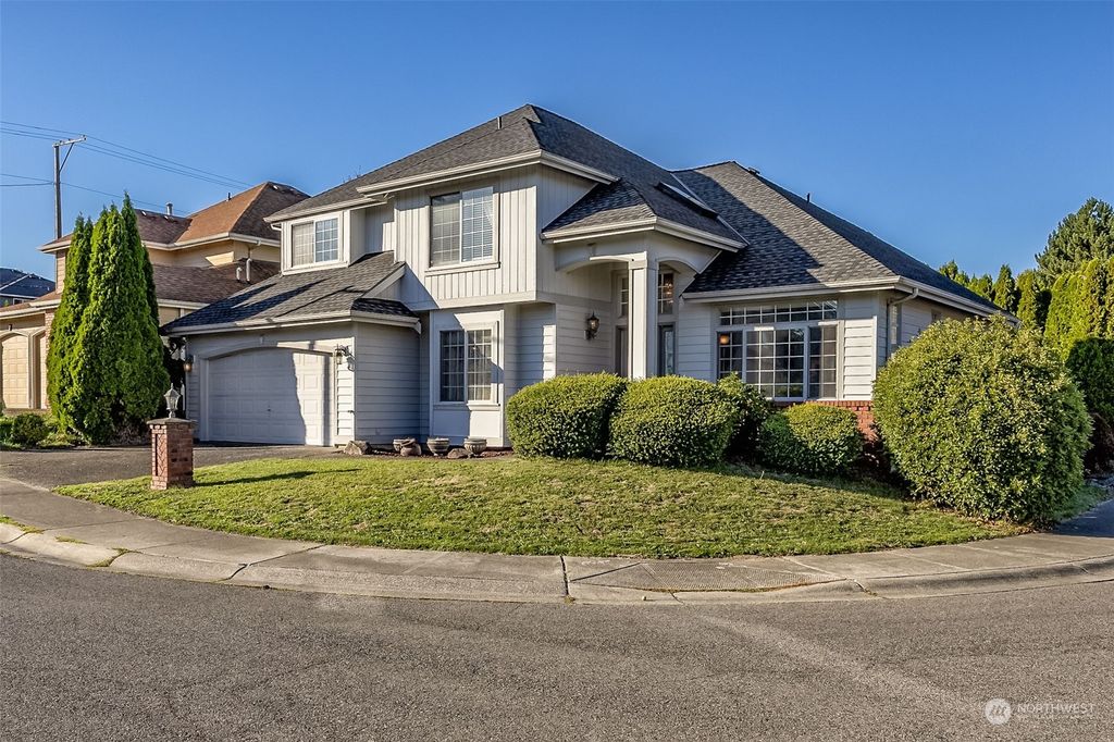 Photo of 12416 SE 262nd Place, Kent, WA 98030 (MLS # 2300953)