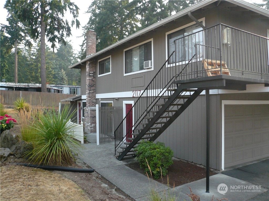 Photo of 2117 SW 318th Place #B, Federal Way, WA 98023 (MLS # 2174425)