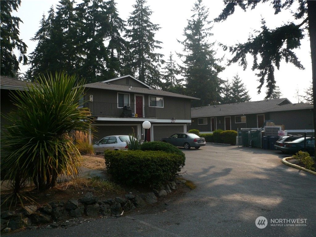 Photo of 2117 SW 318th Place #B, Federal Way, WA 98023 (MLS # 2174425)