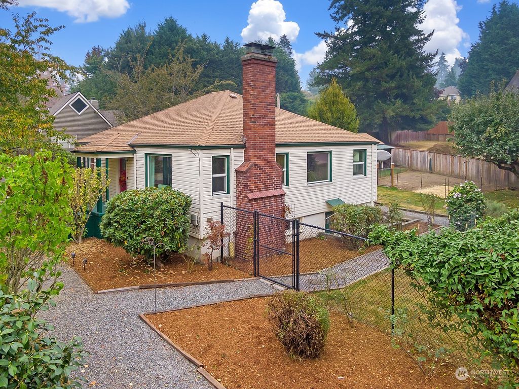 Photo of 19714 100th Avenue NE, Bothell, WA 98011 (MLS # 2004286)