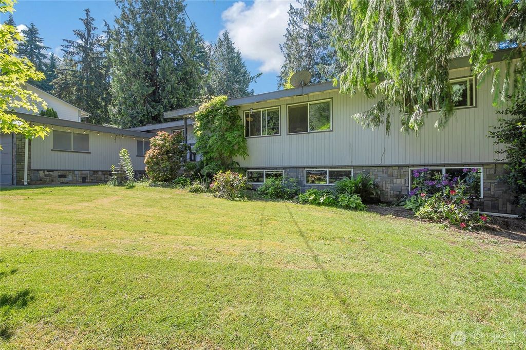 Photo of 2419 SW 316th Street, Federal Way, WA 98023 (MLS # 2378937)