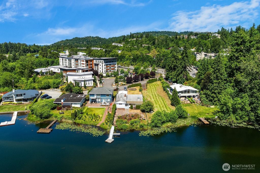 Photo of 13055 SE 76th Street, Newcastle, WA 98056 (MLS # 2386979)