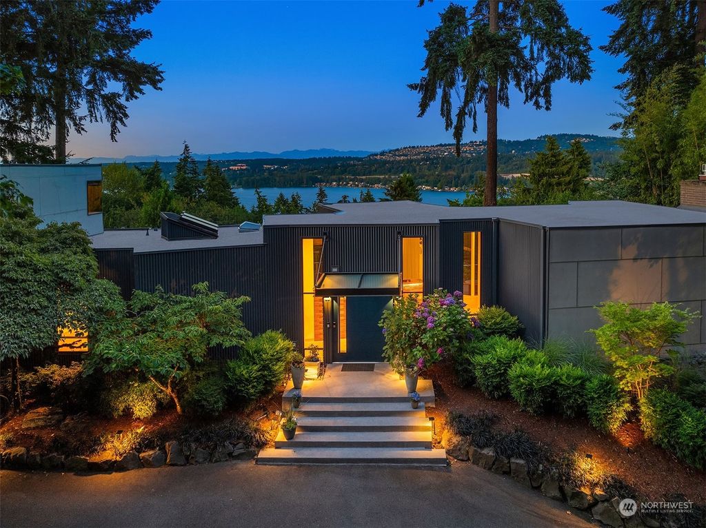 Photo of 9166 Parkwood Ridge Road, Mercer Island, WA 98040 (MLS # 2263709)