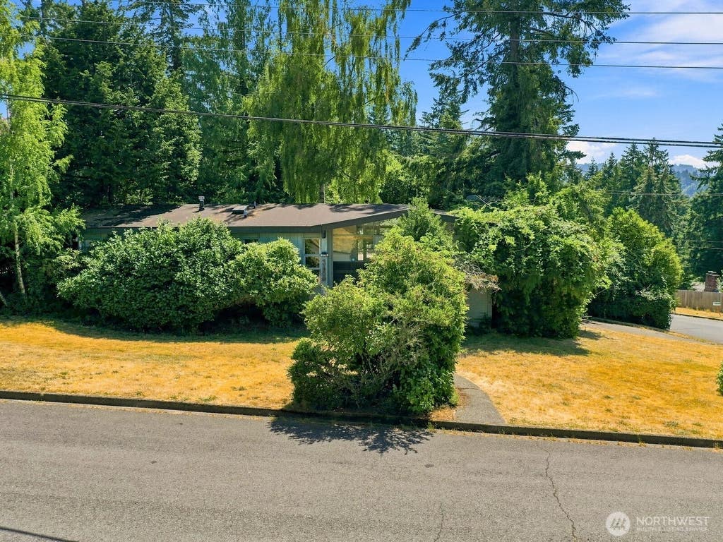 Photo of 17805 NE 9th Street, Bellevue, WA 98008 (MLS # 2565690)