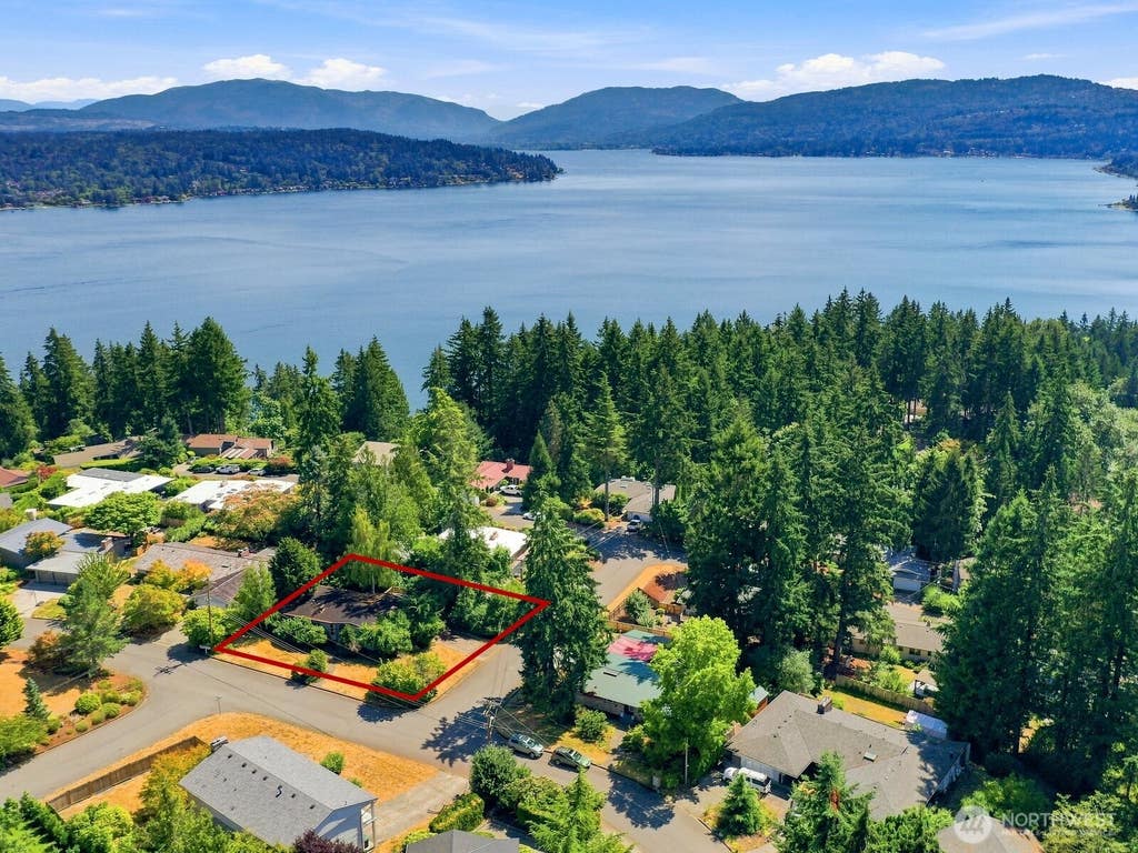 Photo of 17805 NE 9th Street, Bellevue, WA 98008 (MLS # 2565690)