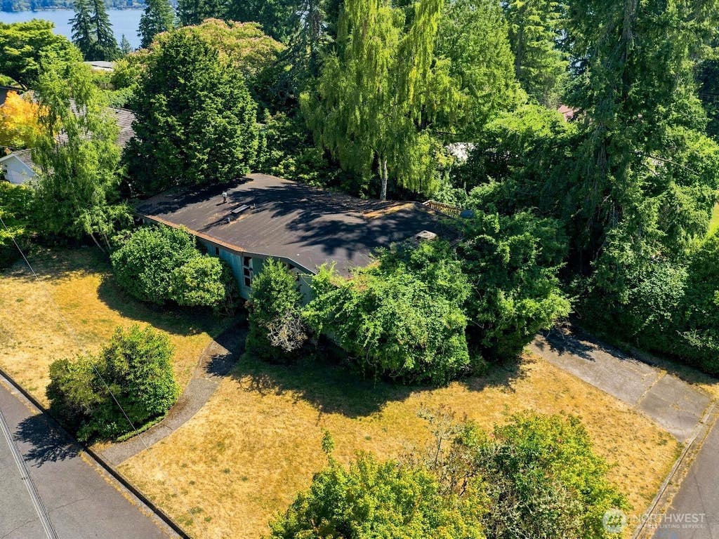 Photo of 17805 NE 9th Street, Bellevue, WA 98008 (MLS # 2565690)