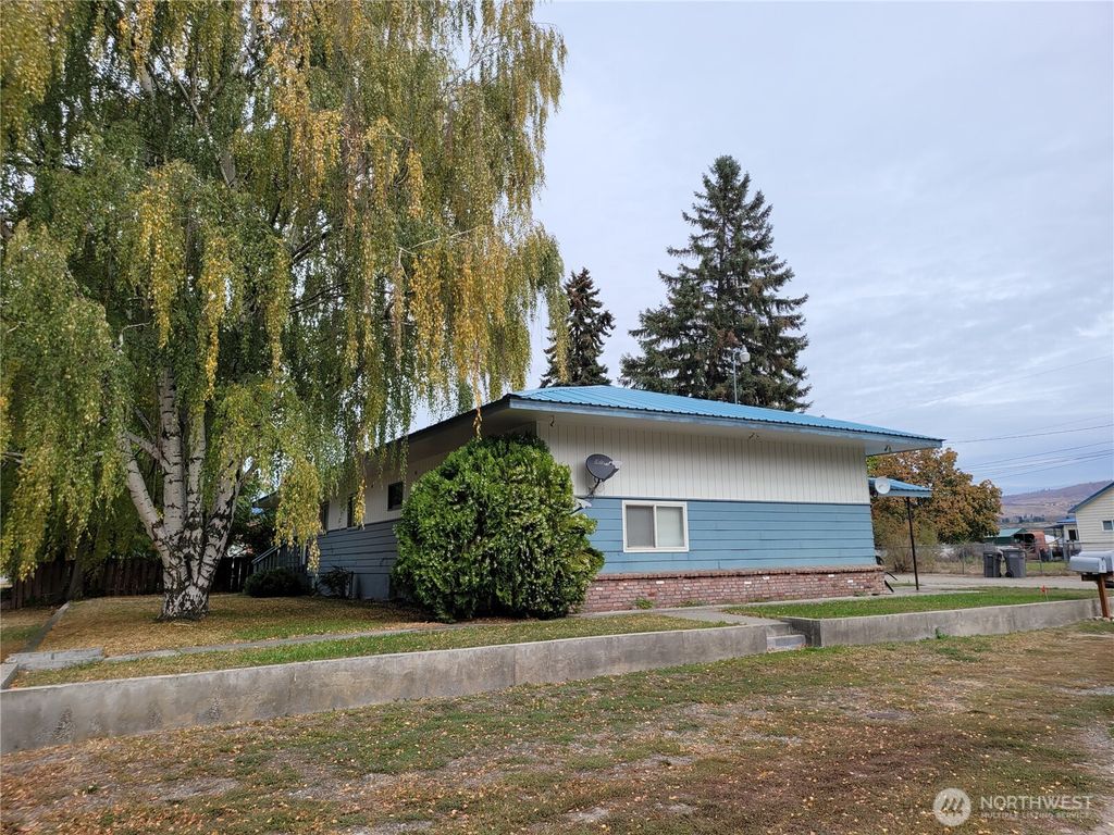 Photo of 615 5th Street, Oroville, WA 98844 (MLS # 2519388)