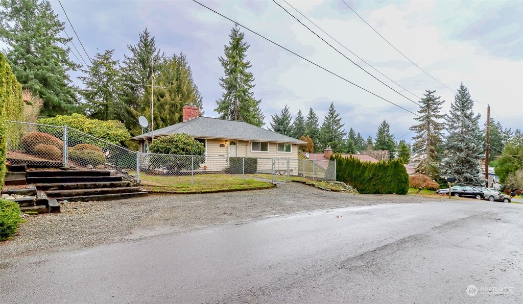 Photo of 316 S 193rd Street, Des Moines, WA 98148 (MLS # 2196043)