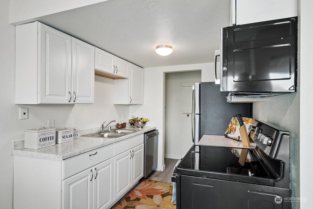 Photo of 3503 S 160th Street #C2, SeaTac, WA 98188 (MLS # 2078135)