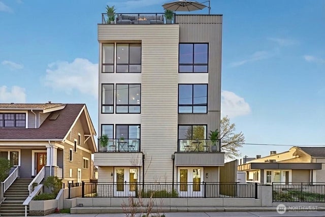 6211 12th Avenue NE, Seattle