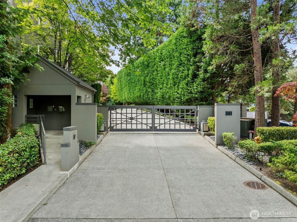Photo of 501 Kirkland Avenue #303, Kirkland, WA 98033 (MLS # 2410871)