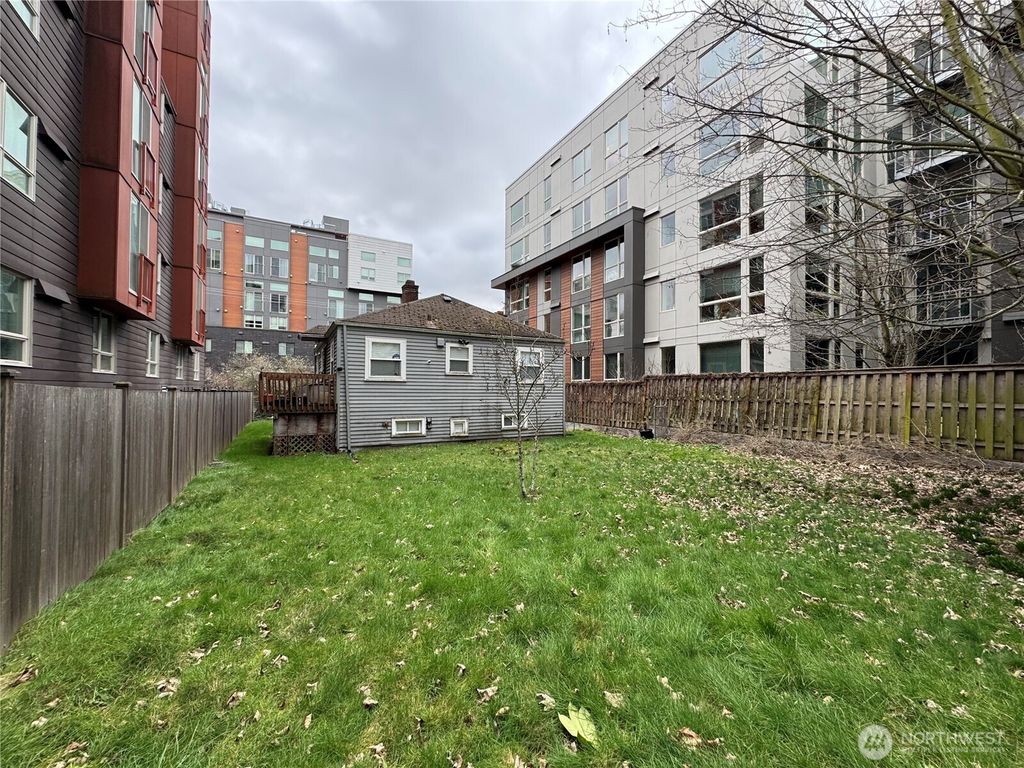 Photo of 830 NE 67th Street, Seattle, WA 98114 (MLS # 2334811)