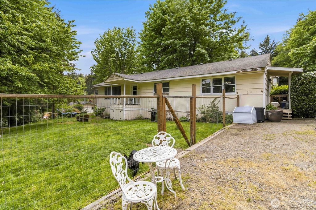 Photo of 16204 SE 116th Street, Renton, WA 98059 (MLS # 2529615)