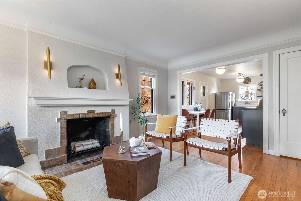 Photo of 8254 Interlake Avenue N, Seattle, WA 98103 (MLS # 2483768)