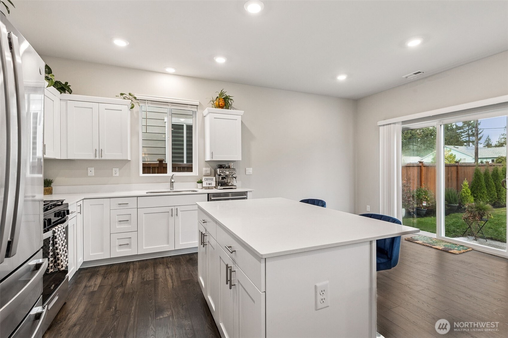 4221 Savannah Loop NE