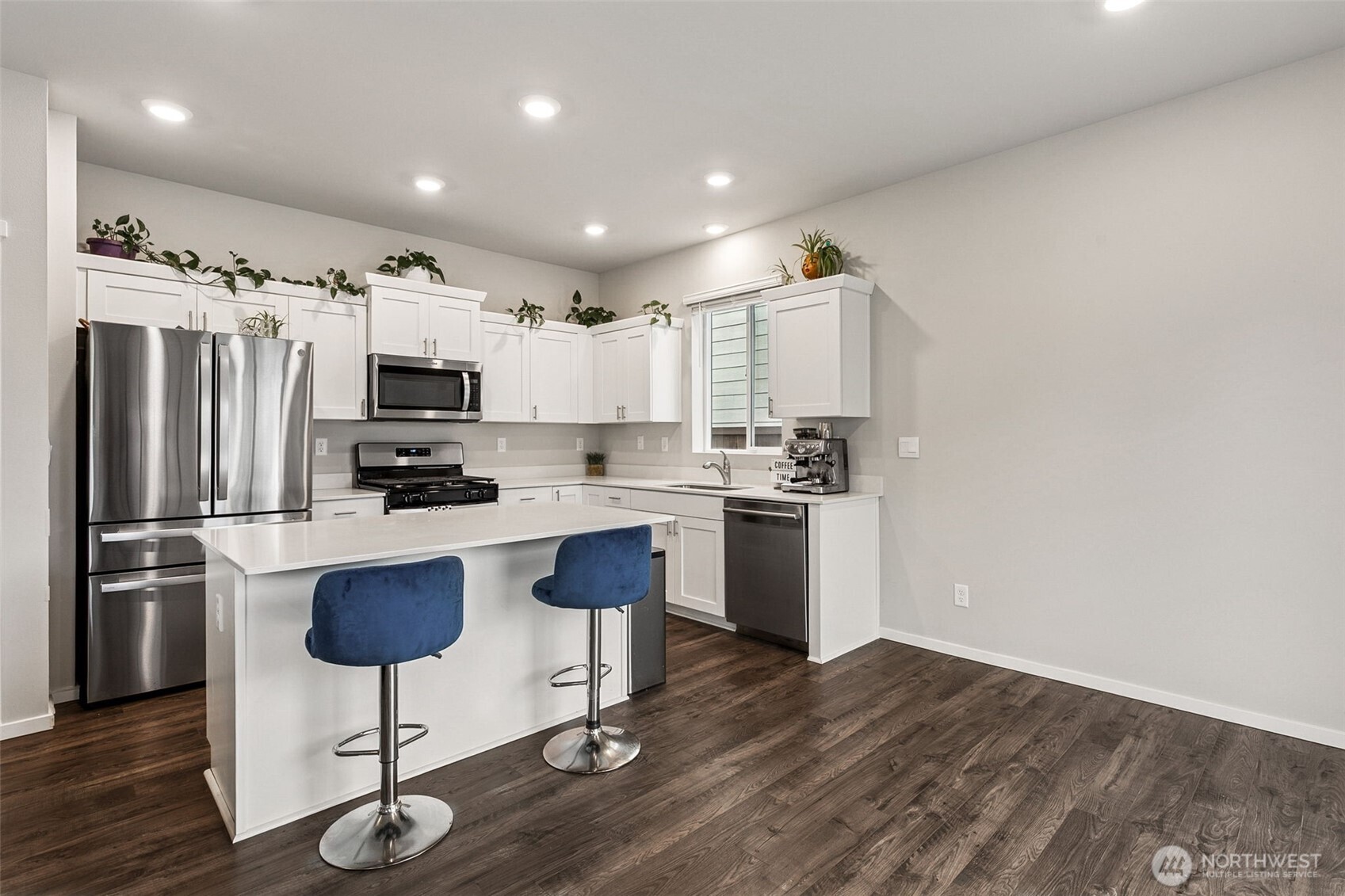 4221 Savannah Loop NE