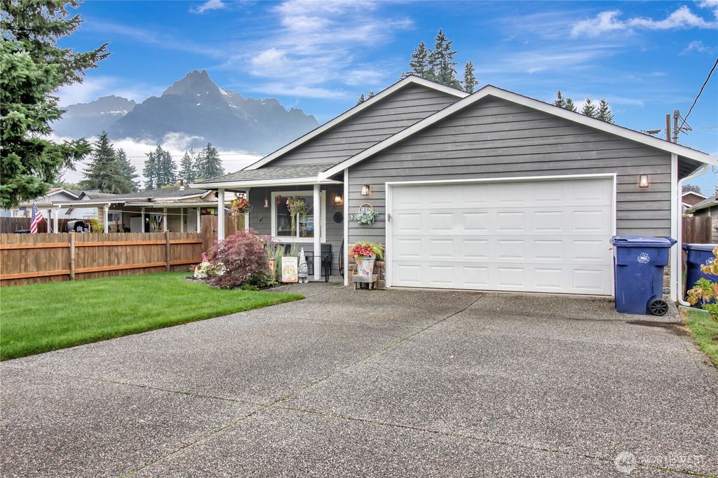 Photo of 915 Givens Avenue, Darrington, WA 98241 (MLS # 2426560)