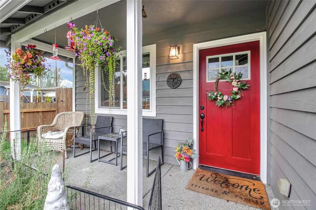 Photo of 915 Givens Avenue, Darrington, WA 98241 (MLS # 2426560)