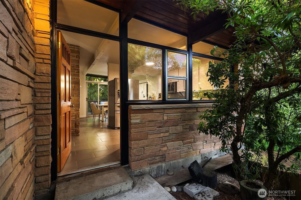 Photo of 846 NE 104th Street, Seattle, WA 98125 (MLS # 2382218)